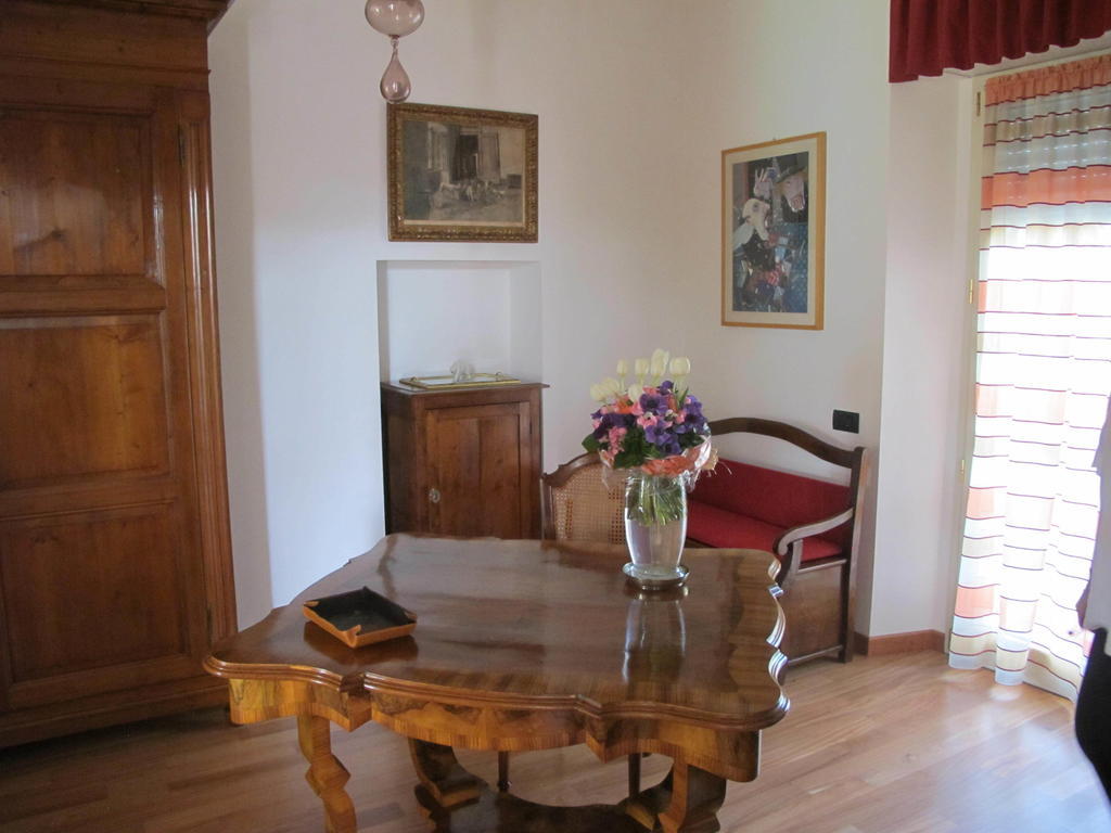 Villa Emilia Castronno ภายนอก รูปภาพ
